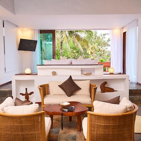 Hotel Villa Escalesia Galapagos プエルトアヨラ エクステリア 写真